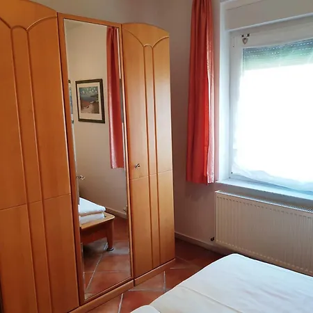 Appartement 1 Im Fischerhaus Mit Wintergarten Und Terrasse Seedorf (Rugen)